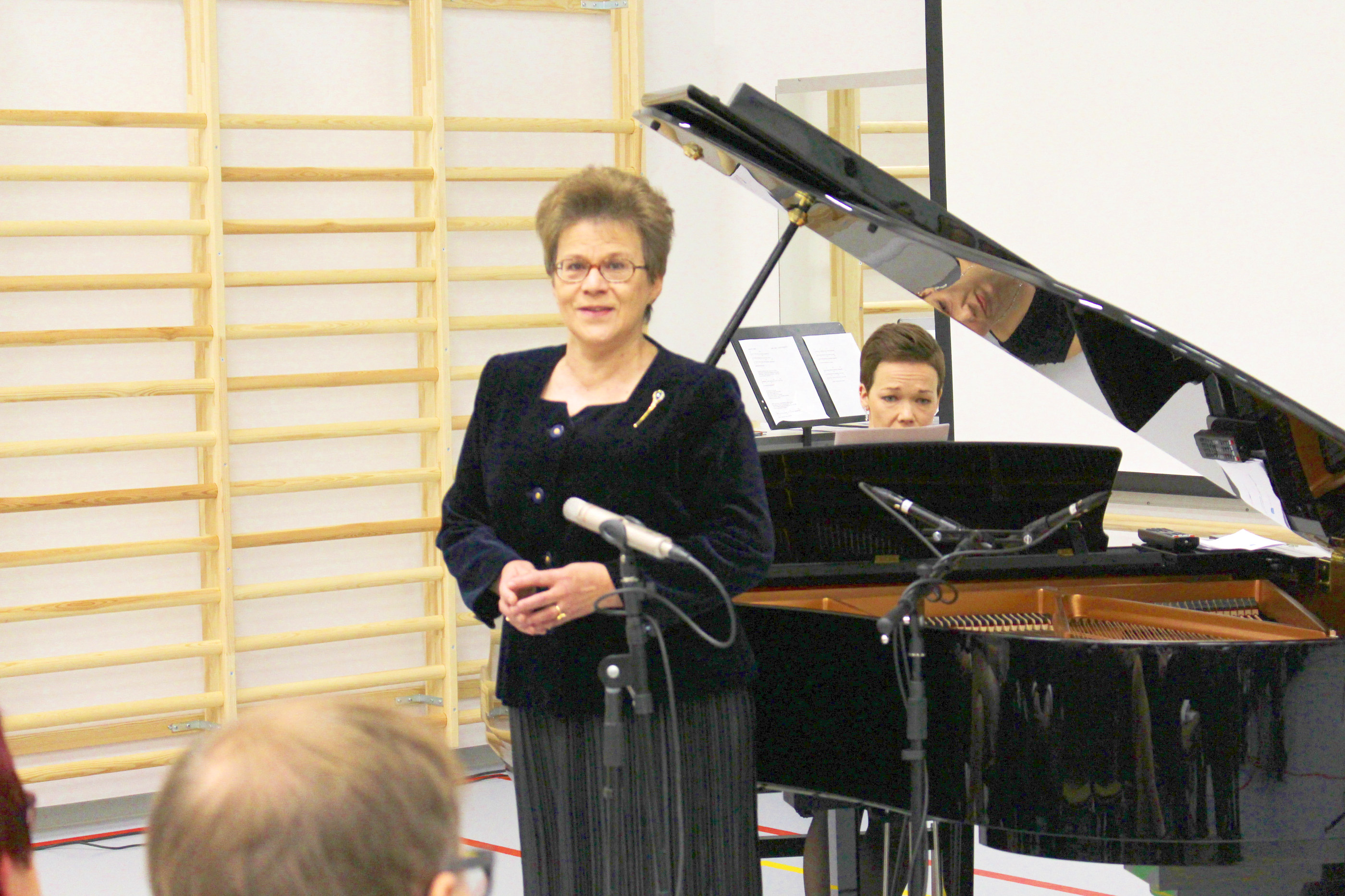 Sopraano Soile Isokoski esiintyi pianisti Outi Rahkon kanssa.