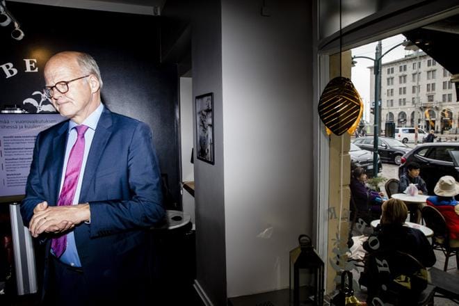 Maatalouden kannattavuuskriisiä selvittävä Reijo Karhinen murehtii, että ruokaketjun sisäinen ilmapiiri on tulehtunut.