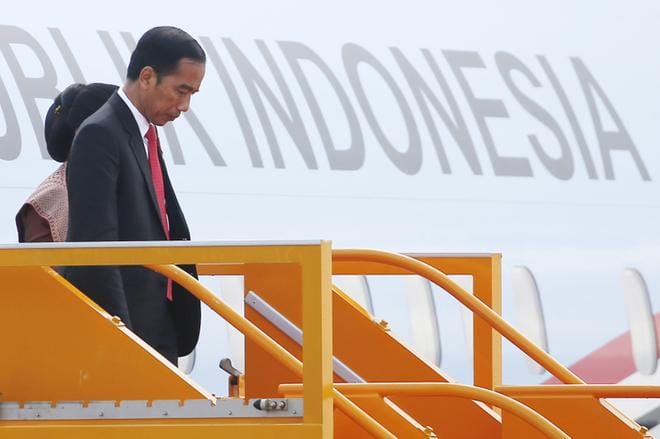 Indonesian presidentti Joko Widodo tuomitsi voimakkaasti itsemurhaiskut, joiden tekijänä oli poikkeuksellisesti kokonaisia perheitä. KUVA: WALLACE WOON/ EPA