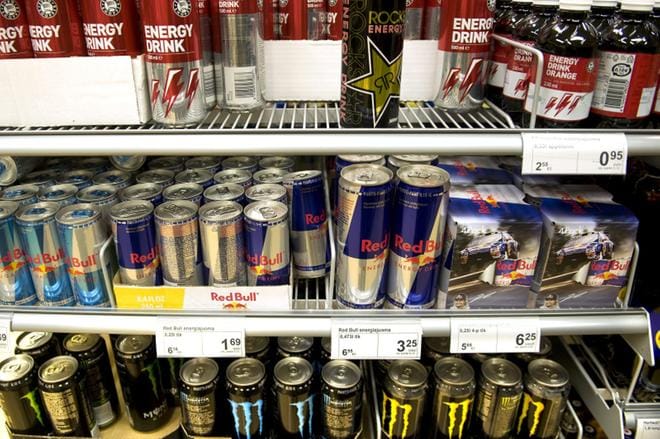 Energiajuomien myynnin kieltämistä koskeva selvitys käynnistetään, mutta mahdollinen kieltopäätös jää seuraavalle hallitukselle. KUVA: Tomi Vuokola