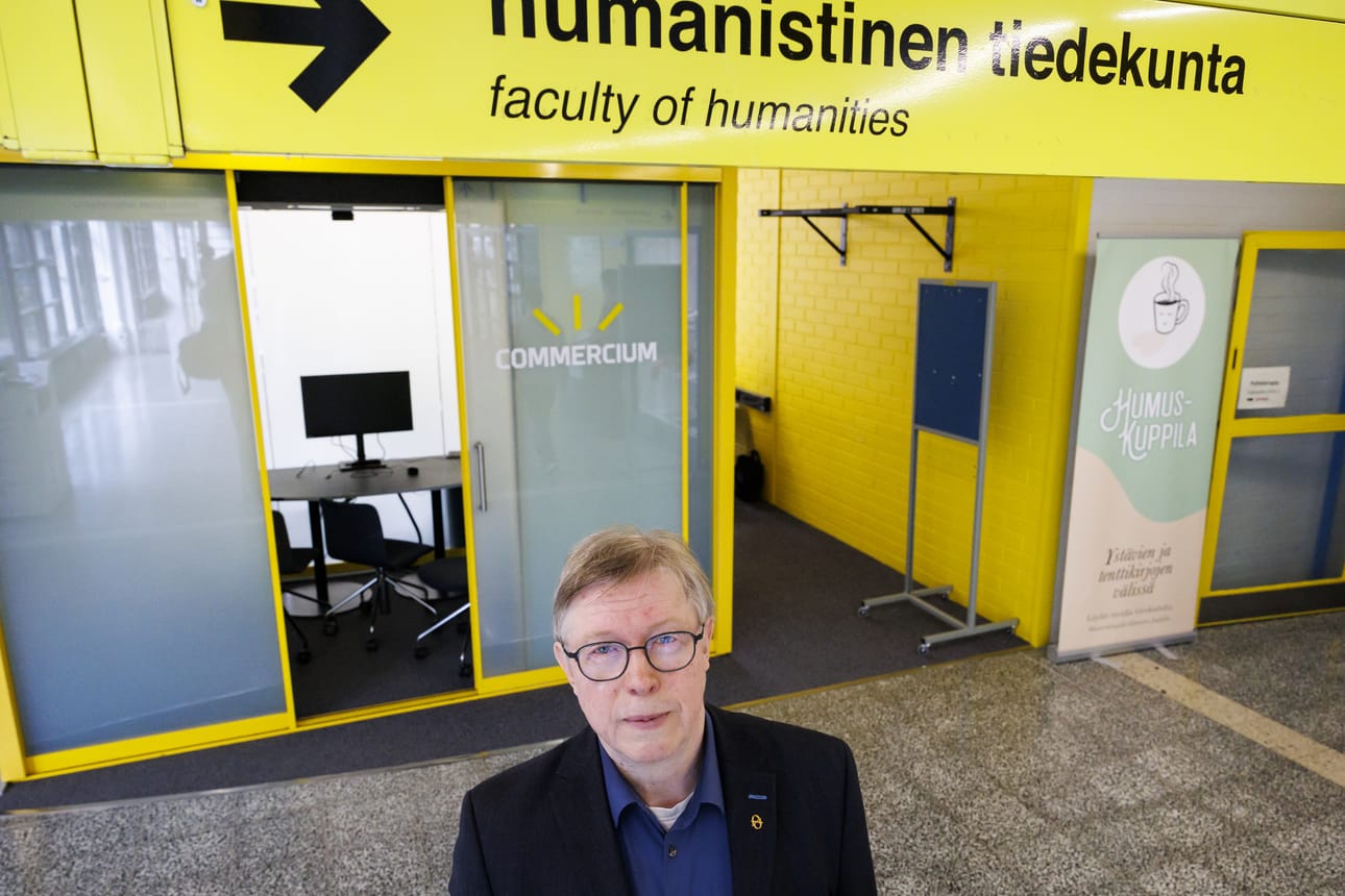 Informaatiotutkimuksen ja viestinnän professori Erkki Karvonen kertoo somen luovan kuplia, joissa toistetaan omaa poliittista agendaa.