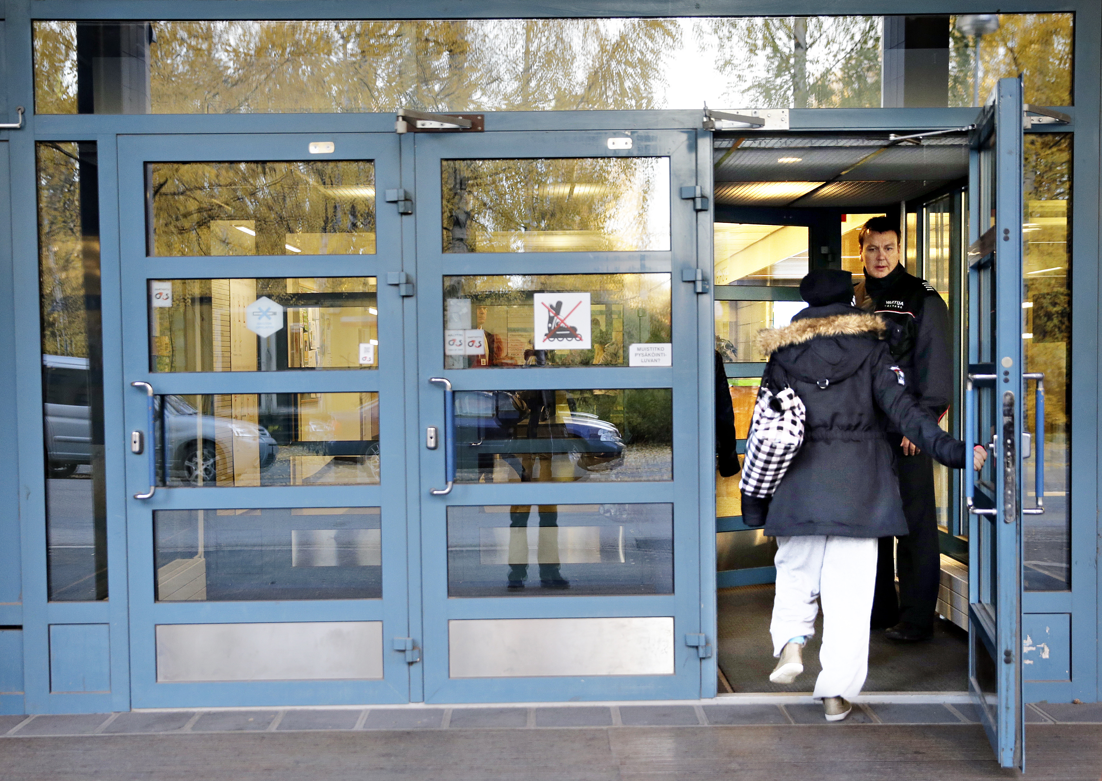 Puukottajaa lasilla heittänyt ja muut todistajat ääneen keskiviikkona