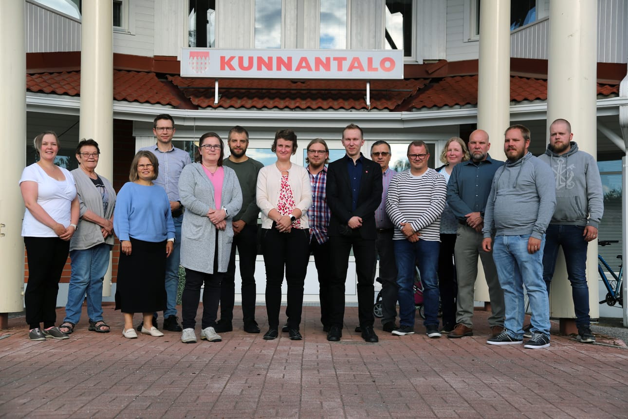 Uudet valtuutetut kokoustivat ensimmäistä kertaa maanantai-iltana 16. elokuuta Pyhännän kunnantalolla. Ensimmäinen kokous meni varsin sujuvasti.
