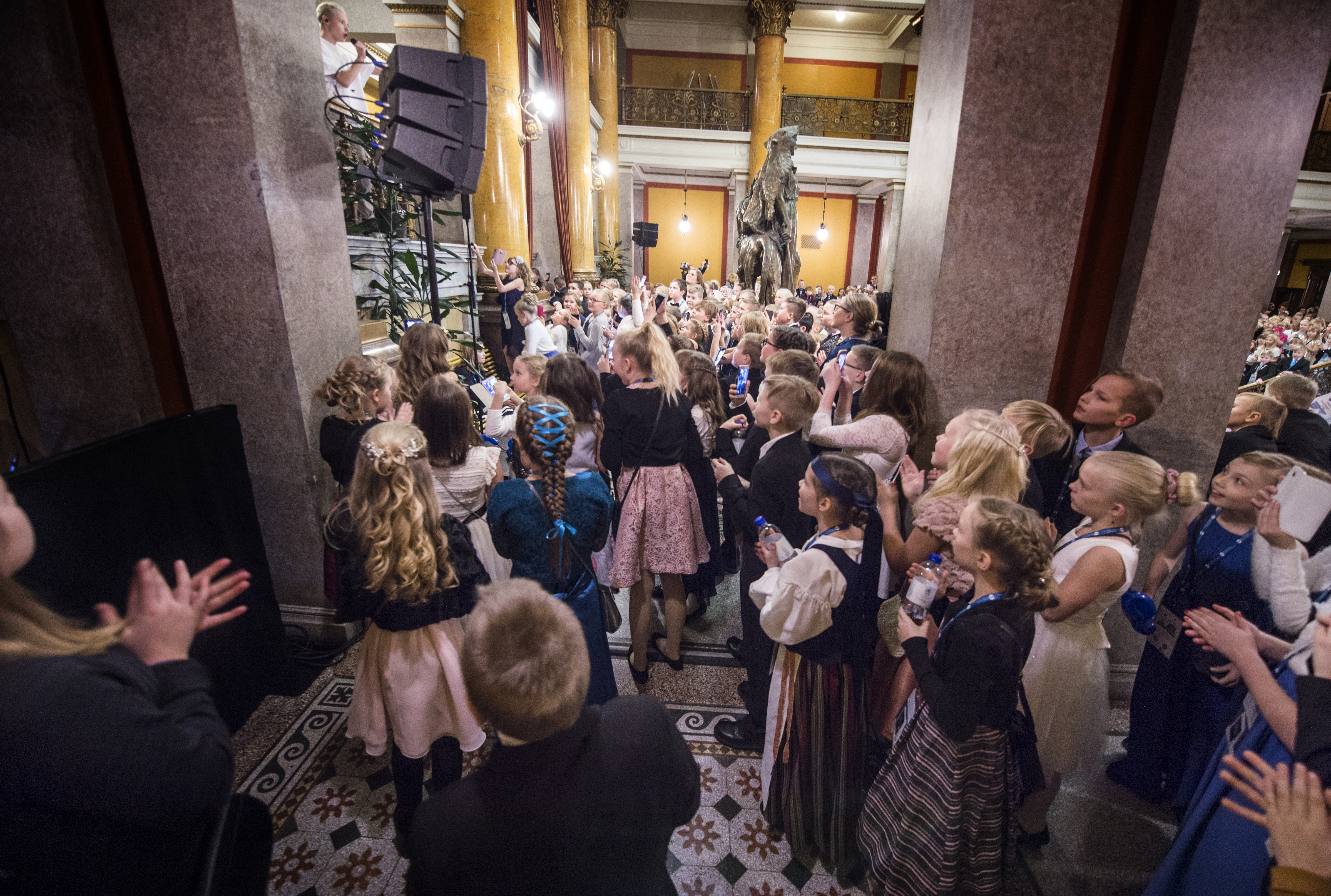 Kännykät olivat tulessa, kun Tuure Borelius esiintyi.