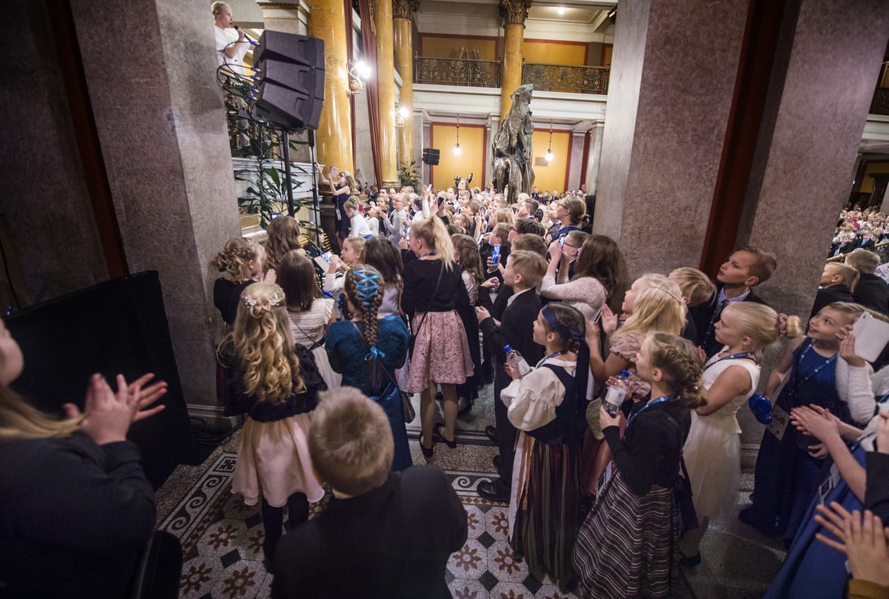 Kännykät olivat tulessa, kun Tuure Borelius esiintyi.