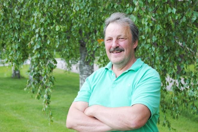 Tauno Lavila on kökkämies, joka viihtyy porukassa, kun töitä tehdään yhteiseksi hyväksi. KUVA:EEVA-LIISA KULJU