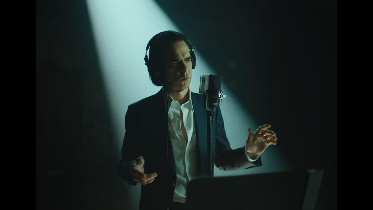 Nick Cave heittää kaverinsa Warren Ellisin kanssa intiimin studiokeikan. Kuva: Venetsia