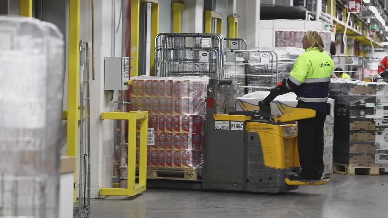 Suomen suurimmassa logistiikkakeskuksessa käy päivittäin tuhat rekkaa