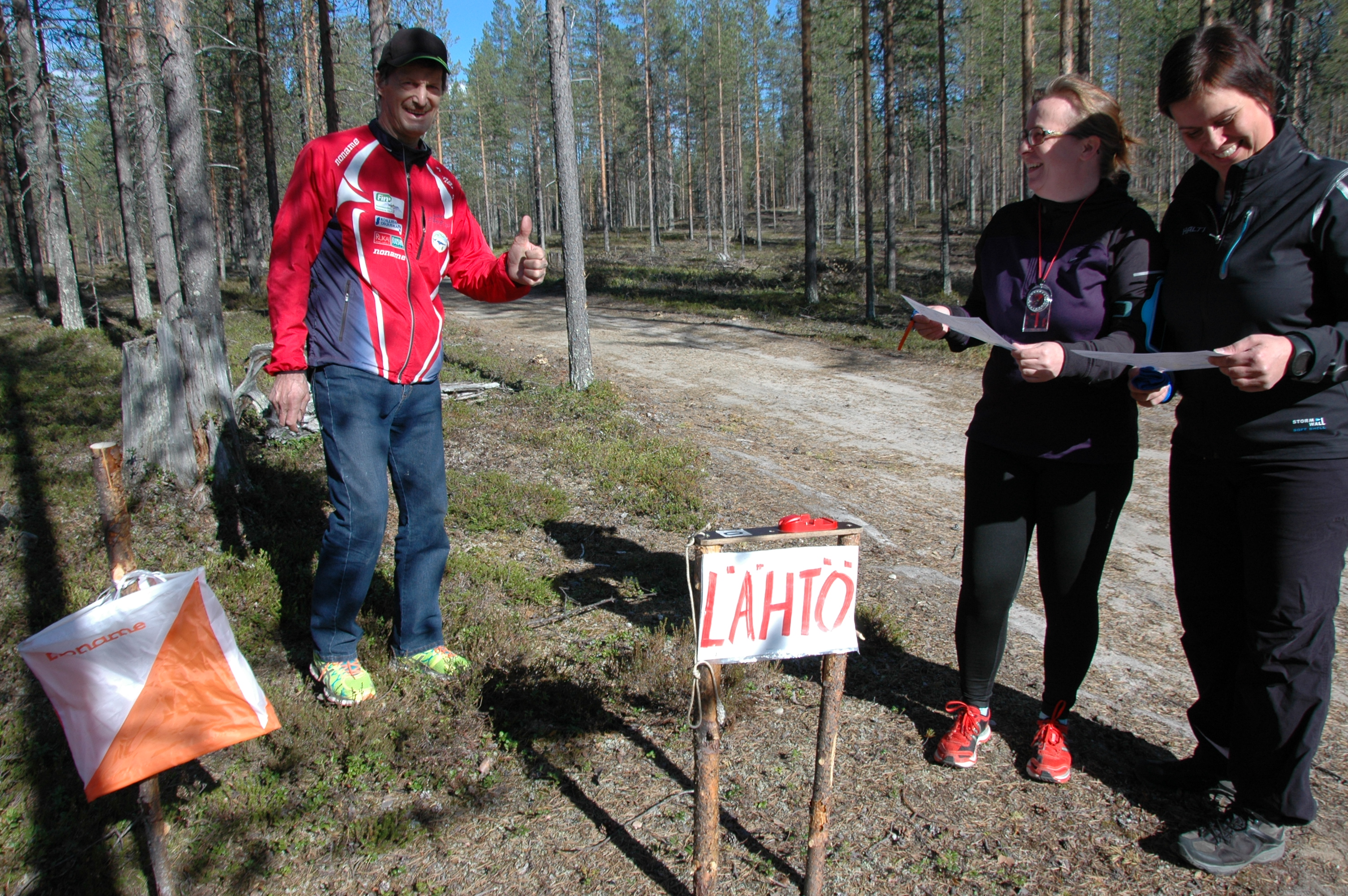 Kuivin tossuin kangasmaalla – suunnistajat pääsivät metsään Kuusamossa