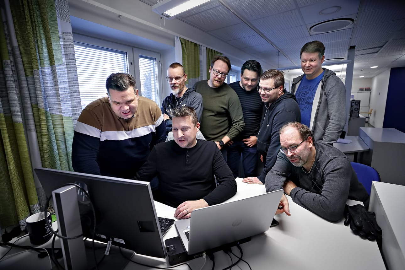 Ohjelmistoalan yritys Wirokit Oy:n osakkaat palkittiin Vuoden Uusyrittäjäpalkinnolla.