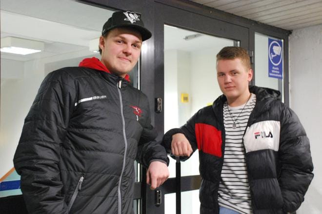 Näiden tuttujen ovien takana Jesse Tullila (vas.) ja Arttu Sepponen saavat perjantana valkolakkinsa. KUVA: EEVA-LIISA KULJU