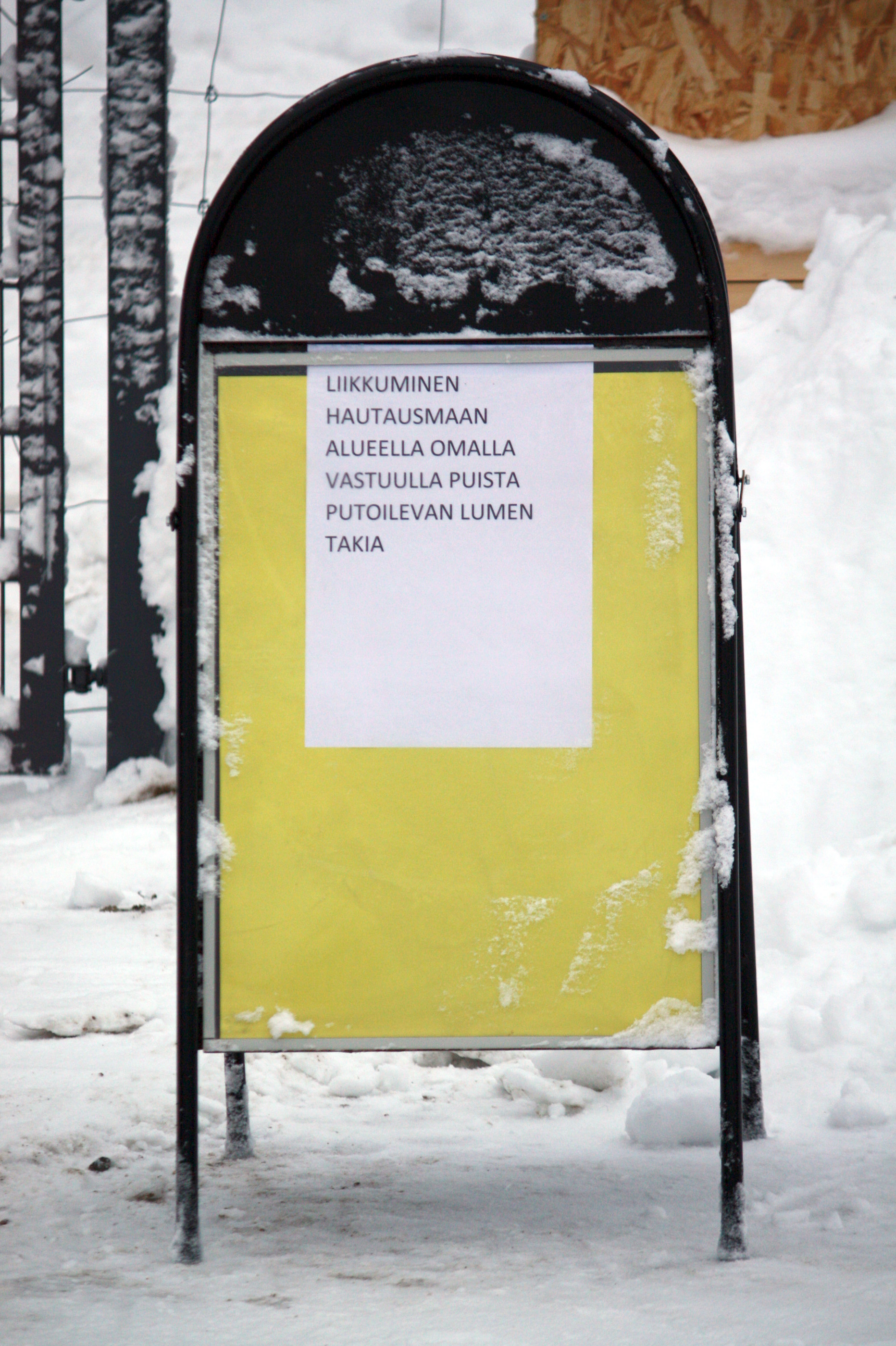 Kaakkurivaaran hautausmaalle poikkeava kulkee siellä nyt omalla vastuullaan.