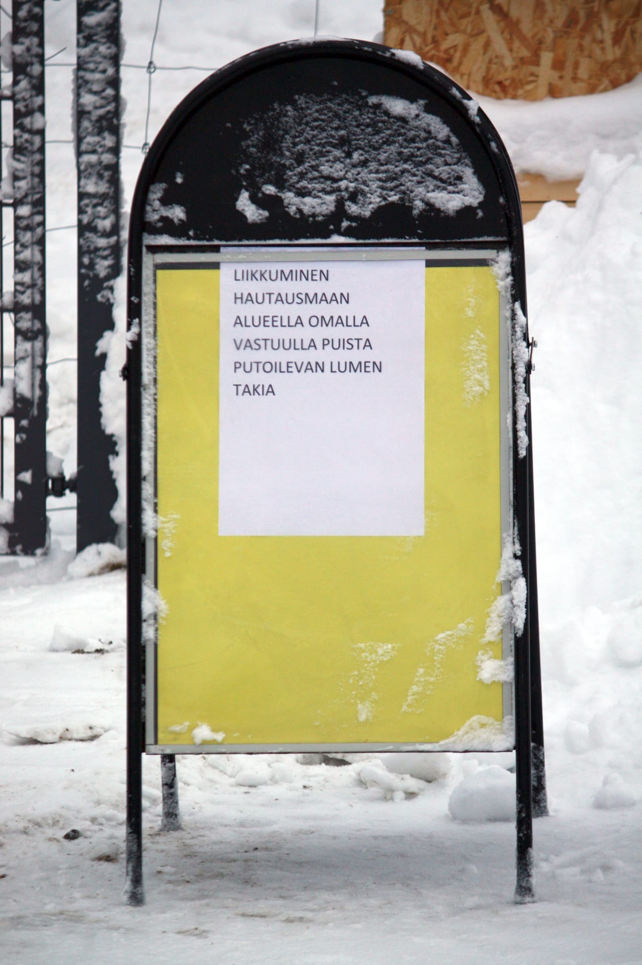 Kaakkurivaaran hautausmaalle poikkeava kulkee siellä nyt omalla vastuullaan.