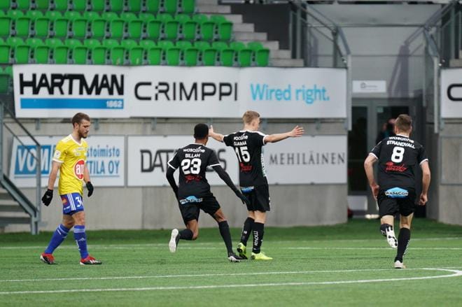 Hietalahden tiistai-ilta päättyi Hindrek Ojamaan riemukkaaseen osumaan. KUVA: SAMPPA TOIVONEN