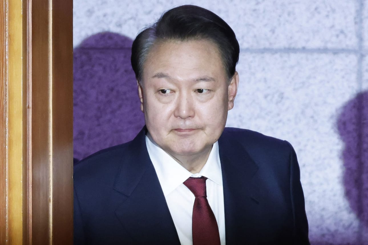 Kapinasyytteiden taustalla on presidentti Yoon Suk-yeolin viime kuussa Etelä-Koreaan julistama poikkeustila, joka syöksi maan poliittiseen sekasortoon. LEHTIKUVA/AFP