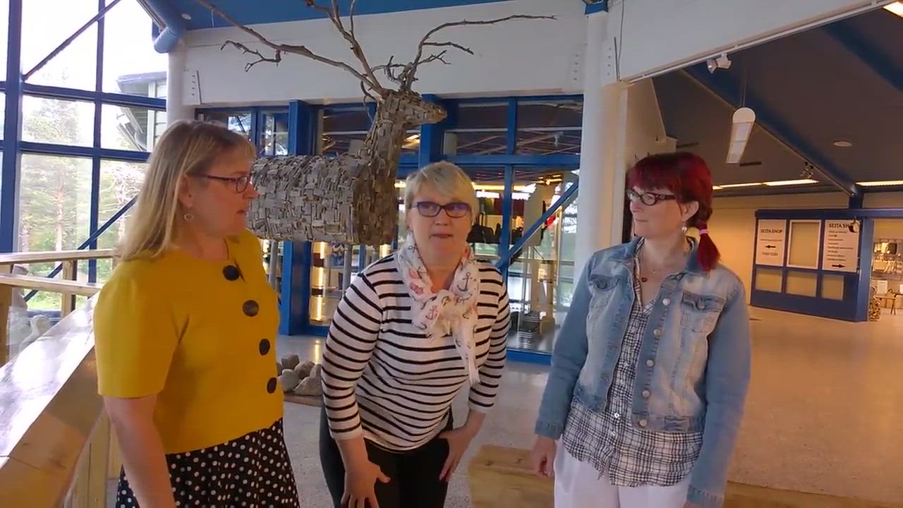 Väylän vaimot vastaanotolla.
