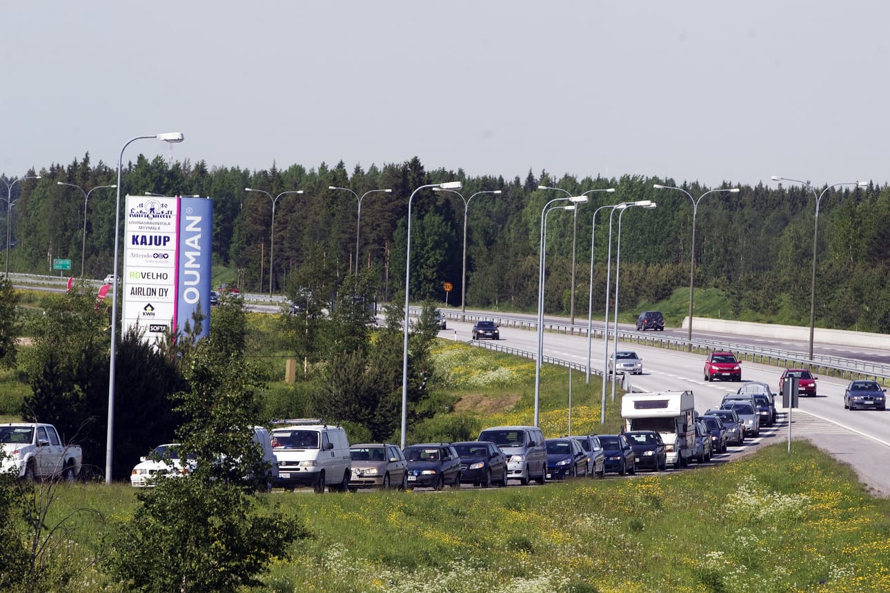 Kempeleeseen halutaan maamerkki, josta vierailijat ja ohikulkijat muistaisivat nykyistä paremmin paikkakunnan. Zeppelinin rampeilla on usein kova liikenne.