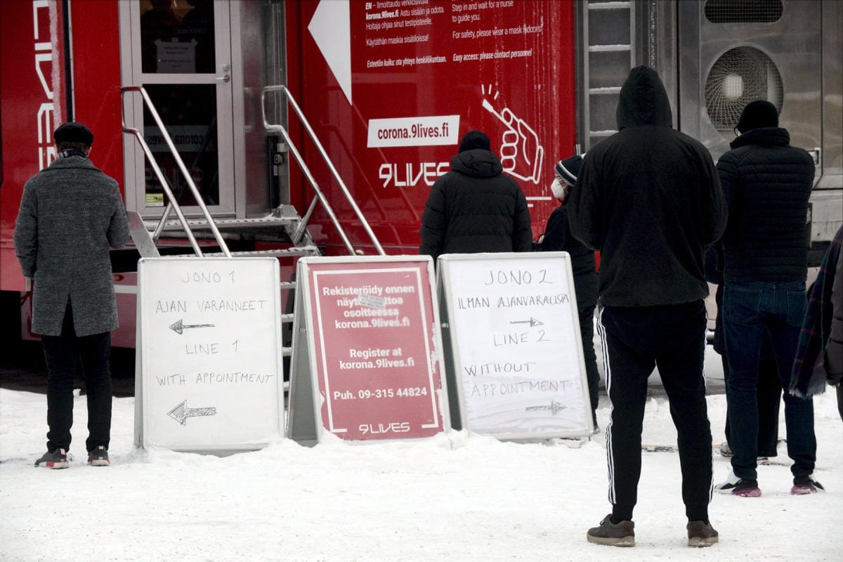 Yhteensä Suomessa on todettu pandemian aikana 328847 koronavirustartuntaa. LEHTIKUVA / MIKKO STIG