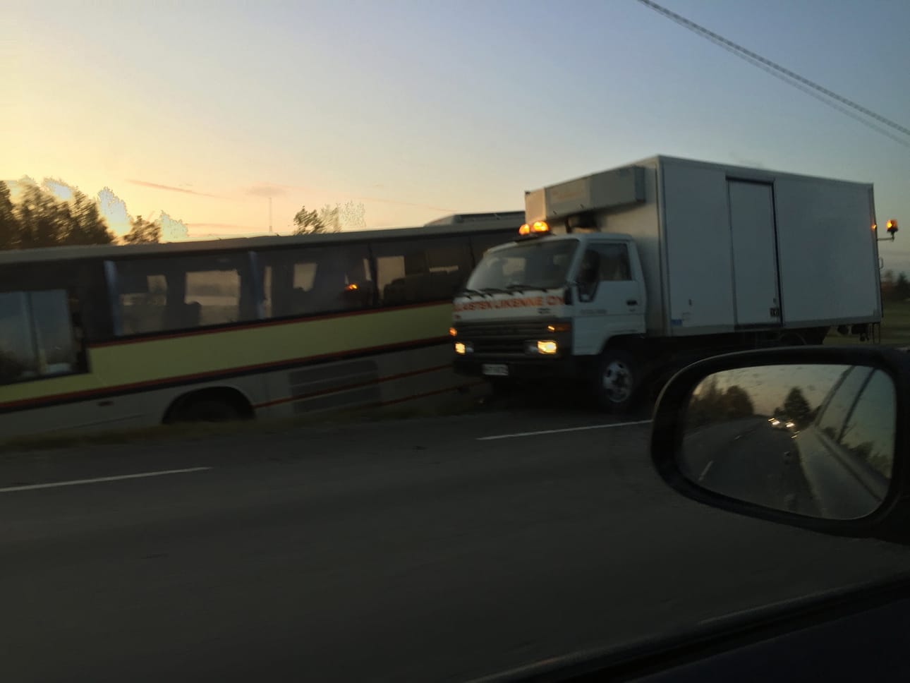 Linja-auto suistui ojaan Ouluntiellä torstaiaamuna Oulaisissa.