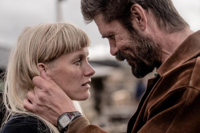 Näyttelijät Laura Birn ja Tommi Korpela Veiko Õunpuun ohjaamassa elokuvassa Viimeiset. KUVA: GABRIELA URM/HOMELESS BOB PRODUCTIONS