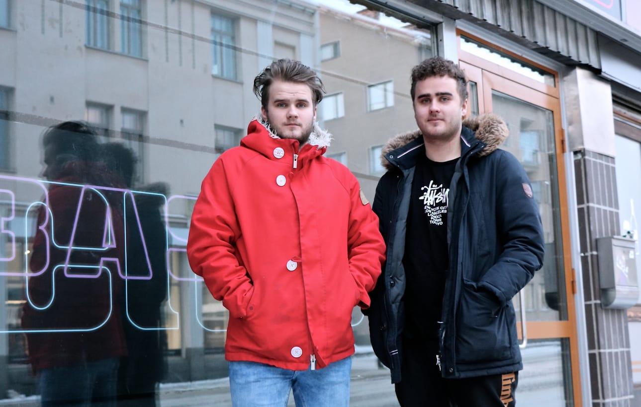 Teemu (vas.) ja Miikka Sulkala avasivat oman klubinsa Uudellekadulle.