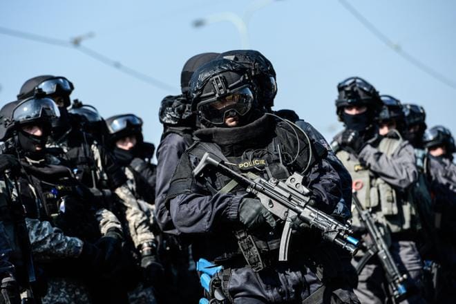 Tshekin poliisin erikoisyksikkö osallistui terrorismin vastaiseen harjoitukseen Prahassa syyskuussa 2016. KUVA: FILIP SINGER