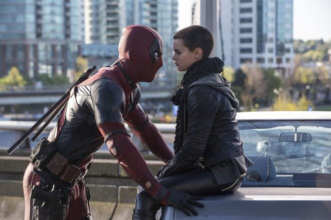 Ryan Reynolds on ylimielinen ja rahvaanomainen palkkasoturi, Brianna Hildebrand on Deadpool -elokuvassa Negasonic Teenage Warhead. KUVA: Sub