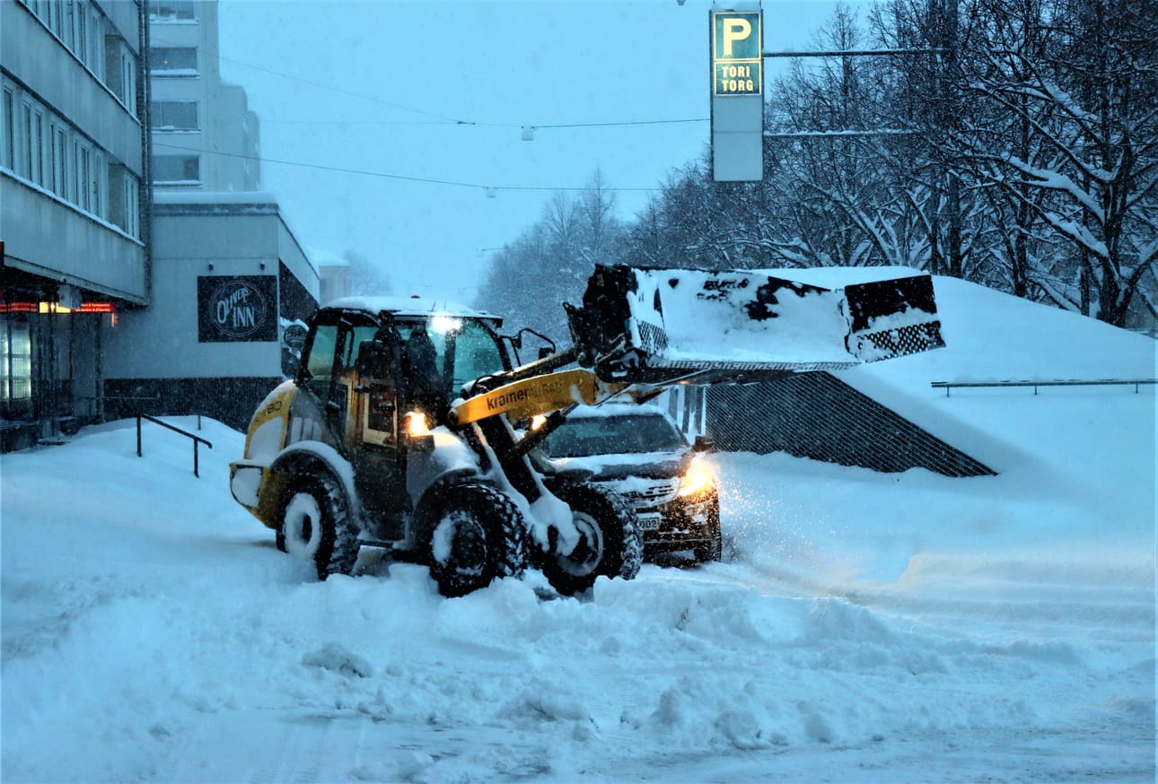 Aurauskalustoa oli Vaasan kaduilla vain vartti hälytyksen jälkeen.
