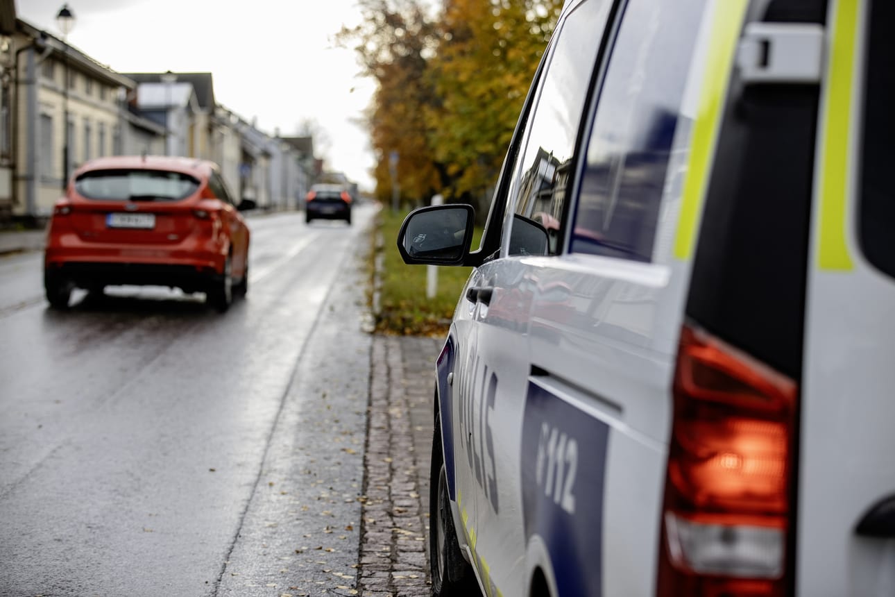 Raahen kaupunki vastaa Rantakadun ja Rantatorin alueen rauhoittamista vaativaan kuntalaisaloitteeseen, että ylinopeuksiin puuttuminen on lähtökohtaisesti poliisin vastuulla, mutta myös kaupungilla on siinä roolinsa katu- ja liikennesuunnittelun kautta.