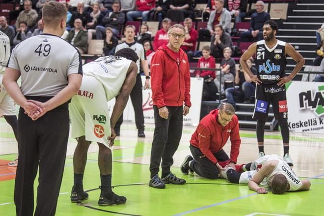 Teemu Rannikko loukkaantui jo pelin alkuminuuteilla. KUVA: KIRSI-MAARIT VENETPALO