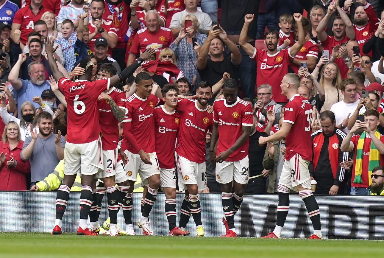 Manchester United riepotteli liiga-avauksessaan Leedsiä maalein 5–1.