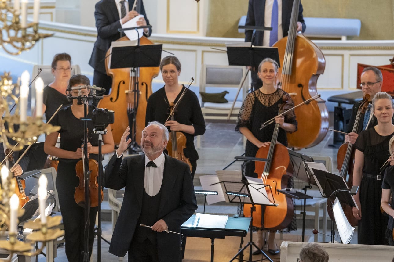 Korsholman musiikkijuhlien entinen taiteellinen johtaja Dmitry Sitkovetsky oli tehnyt jousikvartetosta sovituksen suuremmalle kokoonpanolle, joka laajensi ja alleviivasi musiikillista sisältöä.