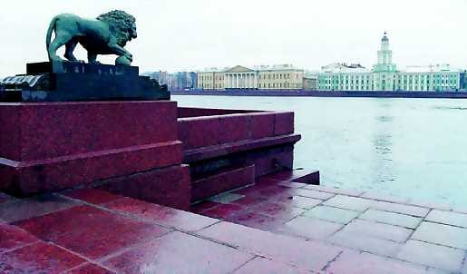 Venäläinen kulttuuripääkaupunki. Keisarillinen menneisyys on Pietarissa taas kunniassa, mutta virallinen Pietari on monessa vieras sen omille asukkaille
