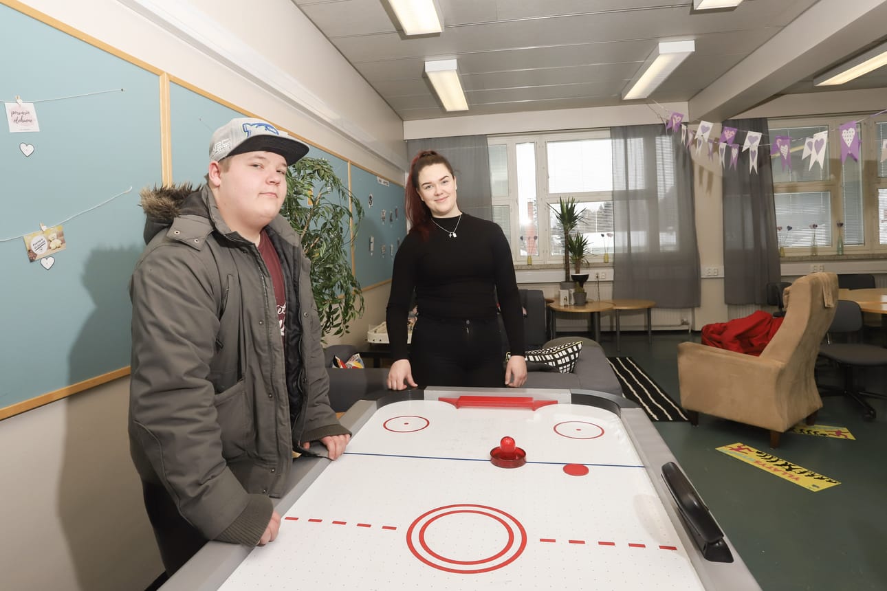 Jaakko Tiittanen ja Jenni Tanskala sanovat, että opiskelijafoorumiin osallistuminen tuo vaihtelua opiskelurutineeihin.
