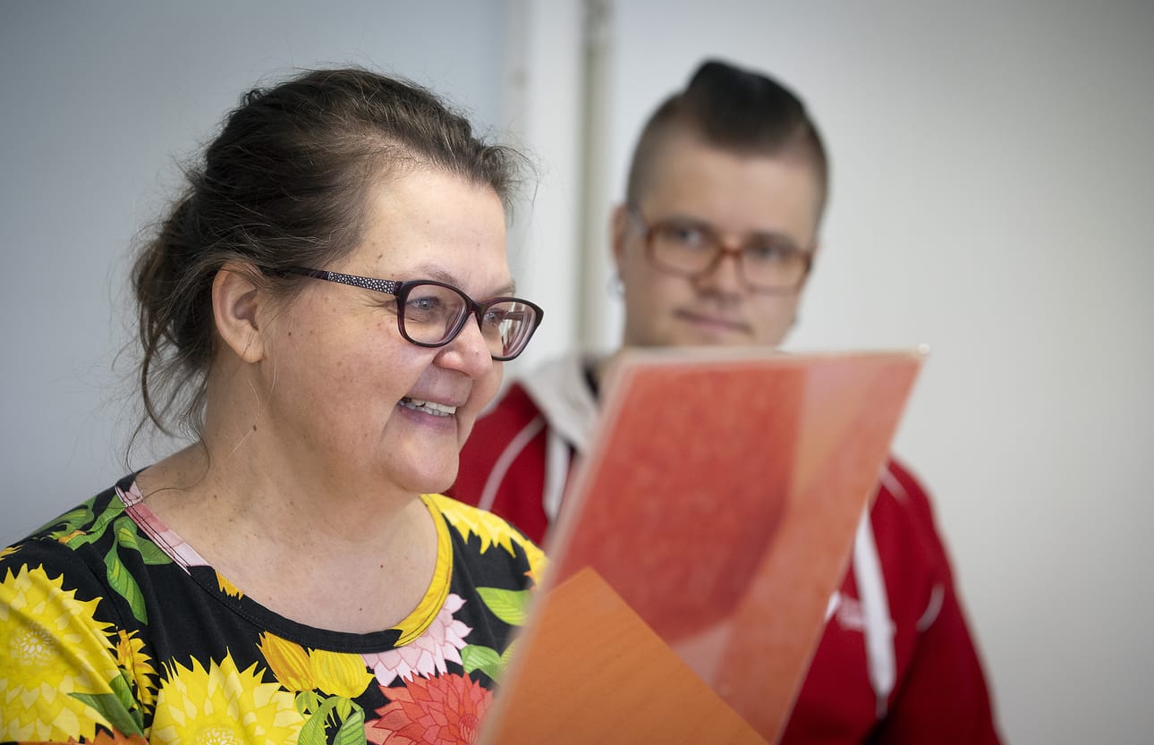 Oulunseudun Fysioterapian johtaja Jarkko Auno ja yrityksen perustaja Sirpa Erho sanovat, että kriisitilanteessa huolimatta ihmiset tarvitsevat hoitoa. Hoidon viivästymisellä voi olla kohtalokkaat seuraukset.
