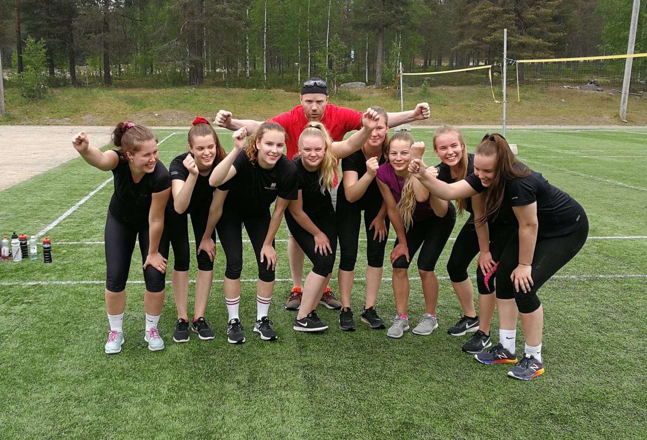 Raahen Lentopallon A-tytöt päättivät kauden Rovaniemellä juhlimalla Power Cupin pronssimitaleja.