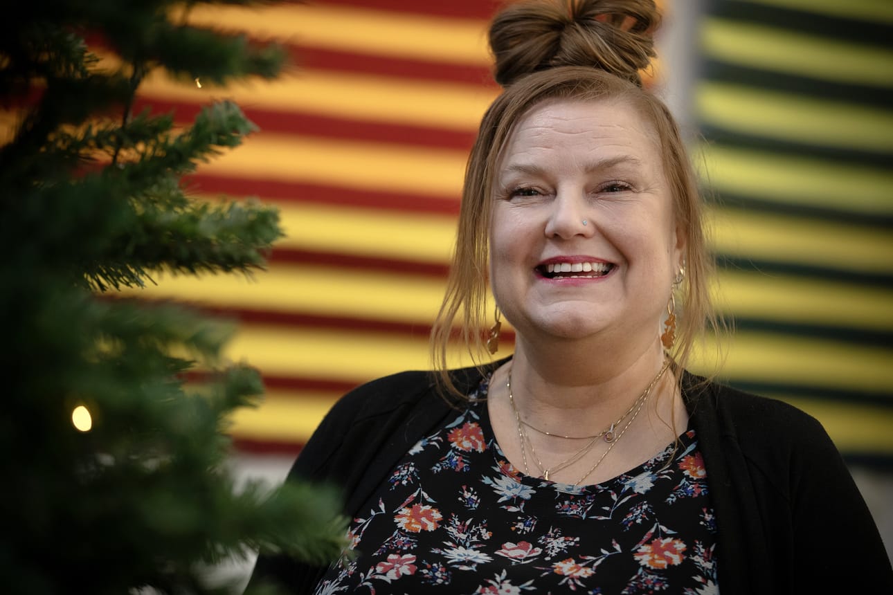 Tällä hetkellä Anu Hamari haaveilee muun muassa kirjan kirjoittamisesta. Vuorokauteen pitäisi vain ilmestyä ensin lisää tunteja, jotta kirjoittamiselle jäisi aikaa.