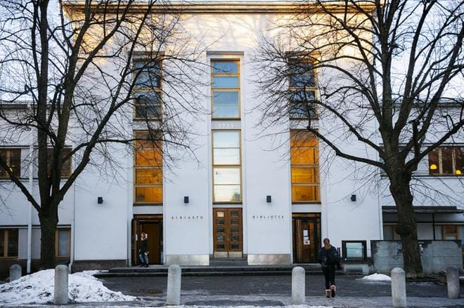 Kirjastossa on nyt satsattu tietokoneisiin.