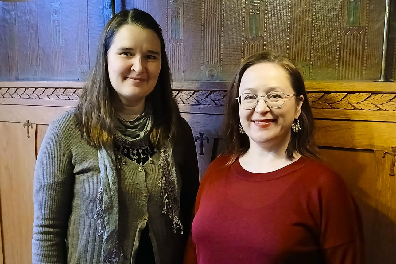 Elena Hämäläinen (vas.) soittaa gambaa Vaasa Baroquen konsertissa maaliskuussa. Vaasa Baroquen taiteellinen johtaja Kajsa Dahlbäck on iloinen koko kevään laadukkaasta ohjelmistosta.