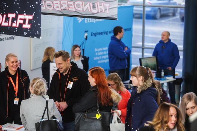 Henkilöstöpäällikkö Mathias Martin The Switchiltä kertoi, että yritys haki Vaasan yliopistolla järjestetystä rekrytointitapahtumasta kesätyöntekijöitä. Työpaikkoja heillä ei ole tällä avoinna, mutta niitä voi tulla nopeastikin.KUVAT: MINNA ANTILA