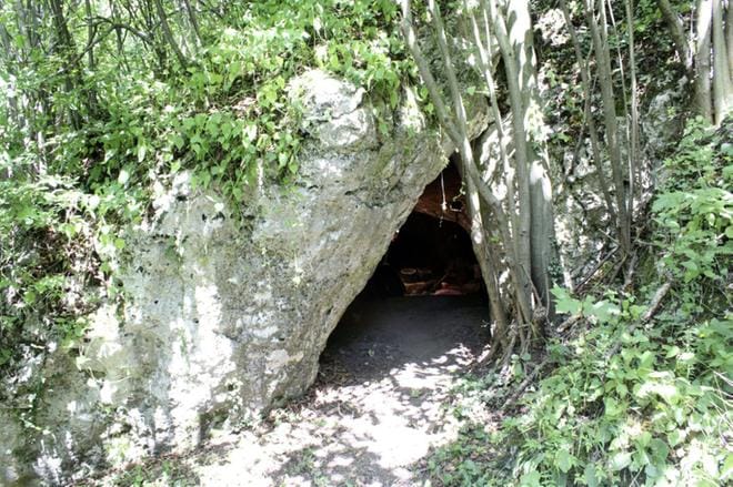 Tunel Wielki -alueen luola, josta tytön jäänteet löytyivät, sijaitsee Krakovan lähettyvillä eteläisessä Puolassa. Kuva: Lehtikuva / Michal Wojenka