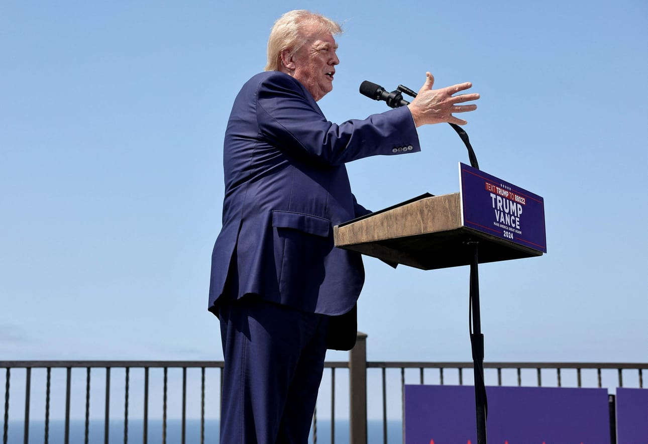 Donald Trump puhui lehdistötilaisuudessa Kaliforniassa perjantaina. LEHTIKUVA/AFP
