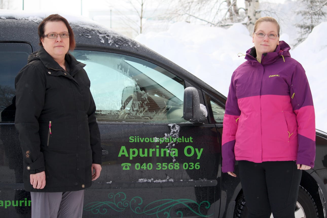 Satu Naumanen (vas.) ja Saija Karvonen vastaavat Apurina Oy:n palvelusta.