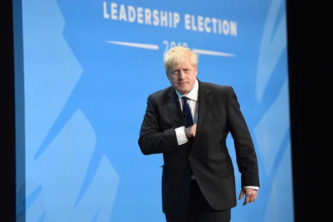 Boris Johnson sai jäsenäänestyksessä noin tuplasti enemmän ääniä kuin kilpakumppaninsa. KUVA: NEIL HALL / EPA