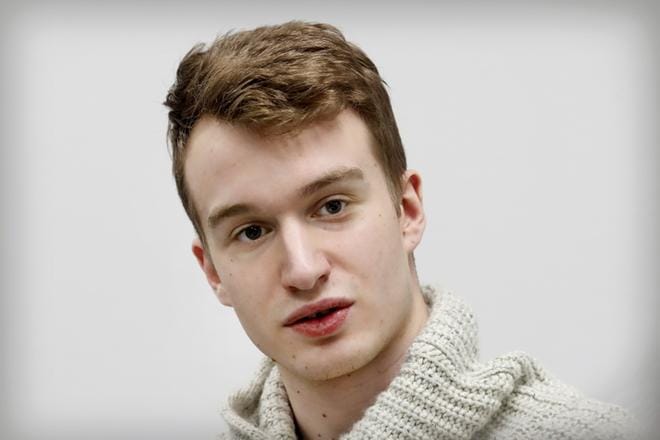 Artur Hämäläinen juoksi viime viikonloppuna aikuisten SM-hallikultaa 400 metrillä. Nuorten SM-kisoissa Kuortane-hallissa hän yrittää uusia ykkössijansa. KUVA: JOUKO HÄNNINEN