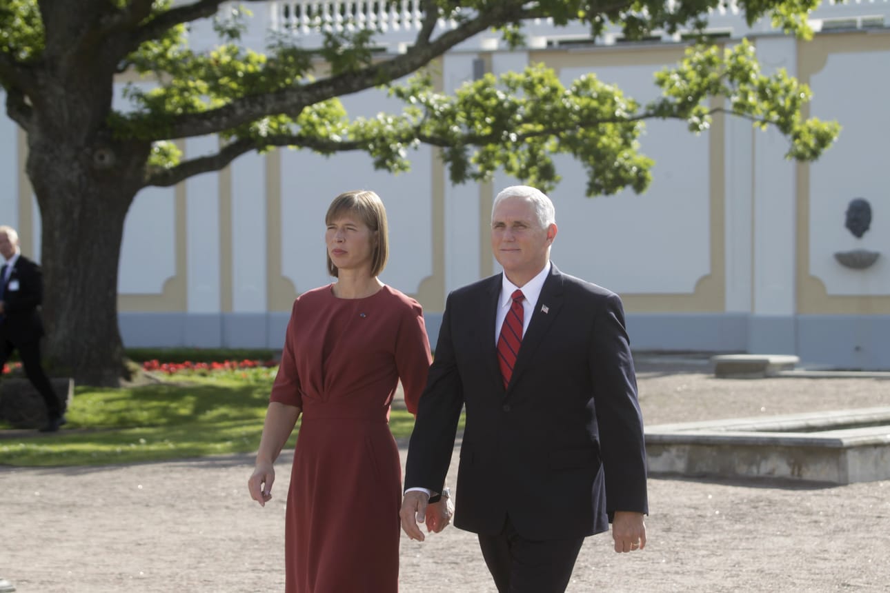 Viron presidentti Kersti Kaljulaid ja Yhdysvaltain varapresidentti Mike Pence tapasivat maanantaina.