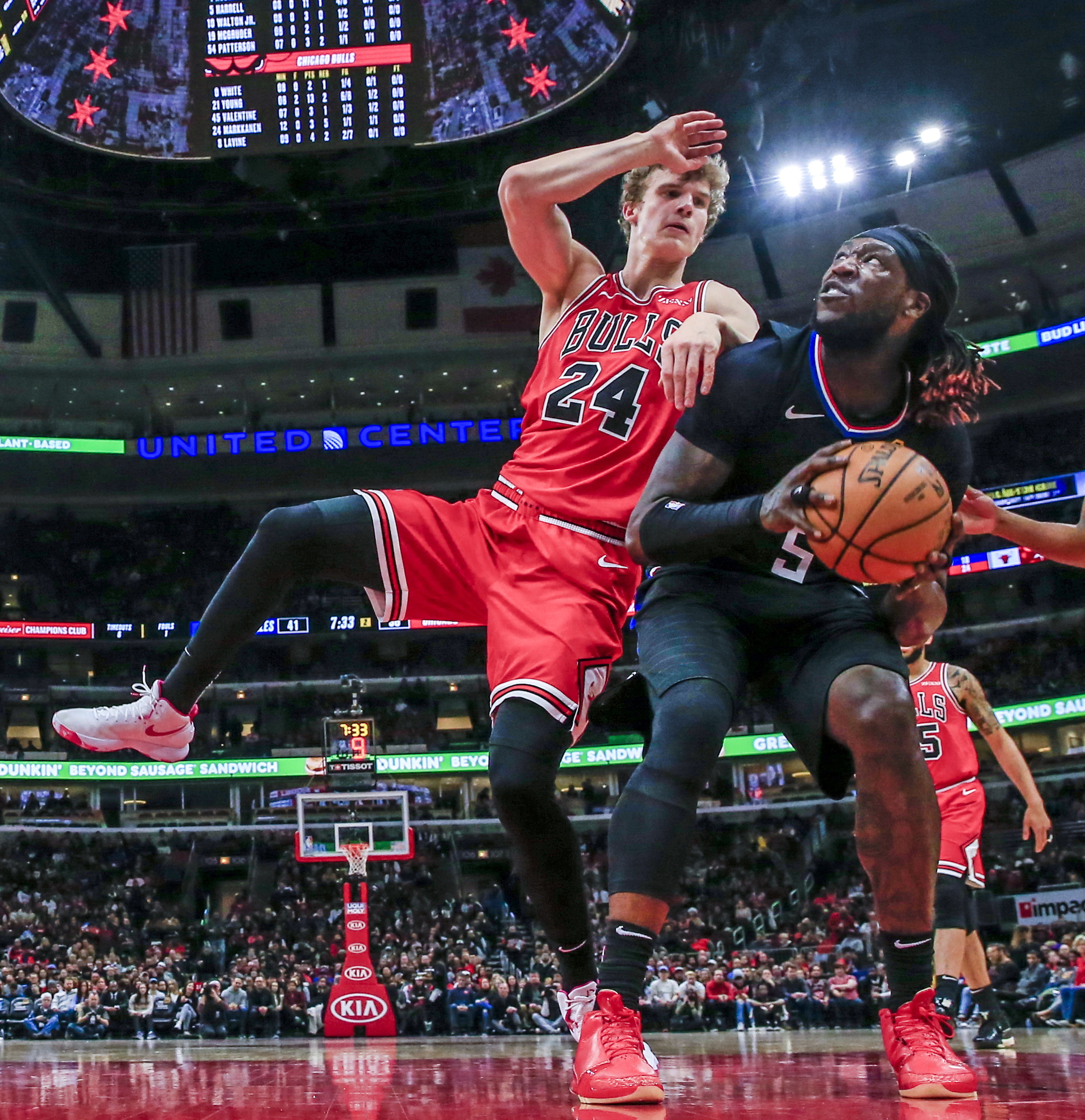 Lauri Markkanen sivusi kauden levypalloennätystään, kun Bulls rypisti voiton Clippersistä