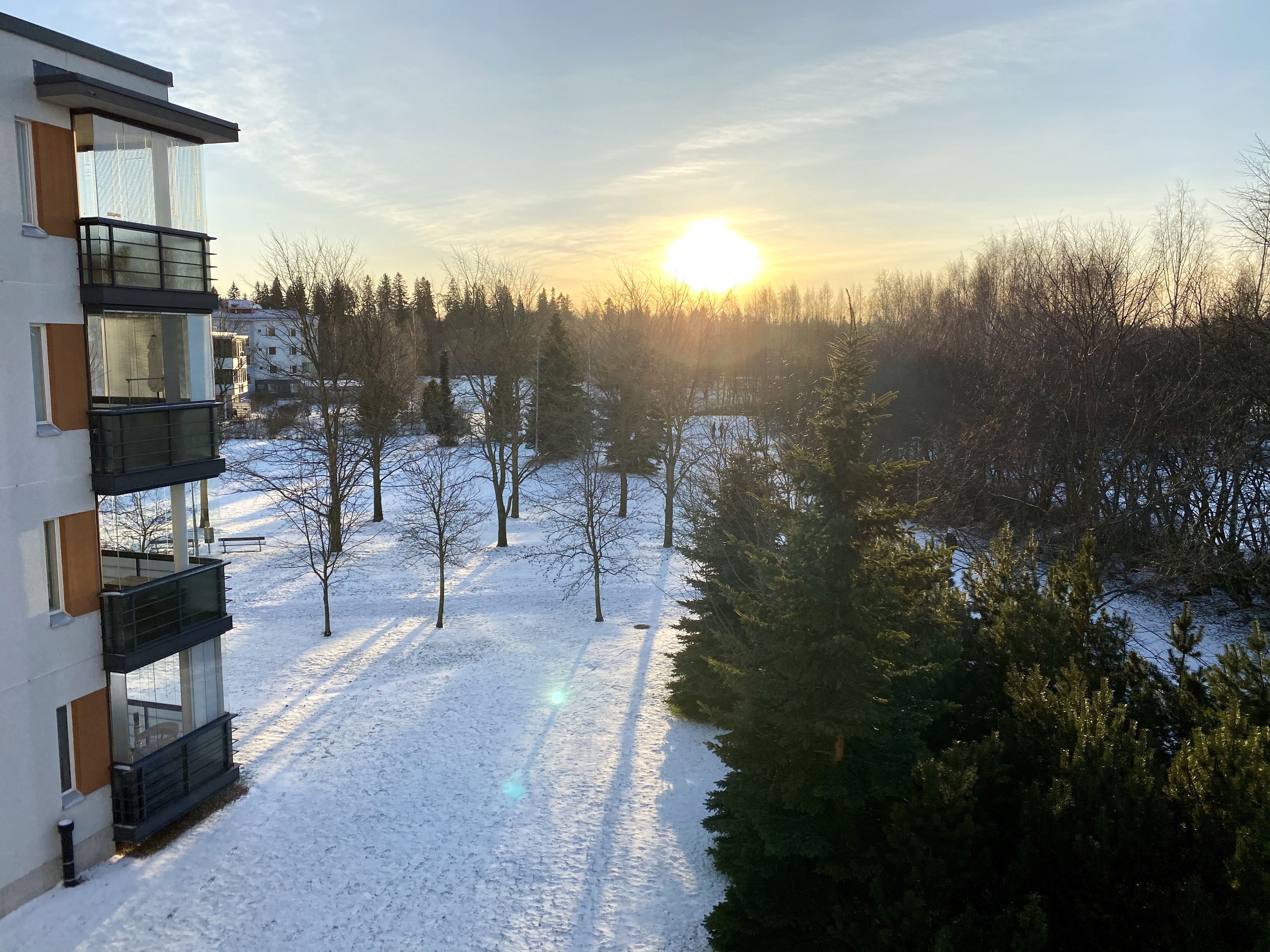 Tampereelle satoi ainakin hetkellisesti ohut lumipeite sunnuntain vastaisena yönä.