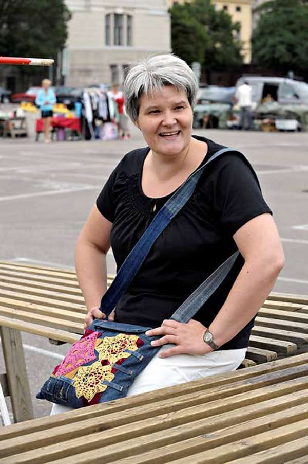 Professional Organizer eli ammattiraivaaja Maria Laitinen näkee työssään paljon tarpeetonta tavaraa, joka usein kiikutetaan kirpputorille myytäväksi.