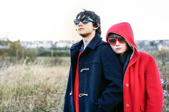 15-vuotias Oliver (Craig Roberts) haluaa kauniin Jordanan (Yasmin Paige) tyttöystäväkseen illan elokuvassa Submarine. KUVA: Yle Kuvapalvelu